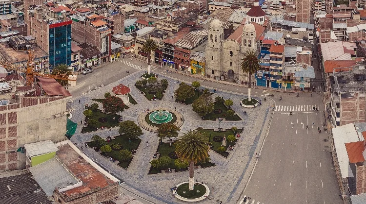 Vista aérea de la Plaza de Armas de Chota